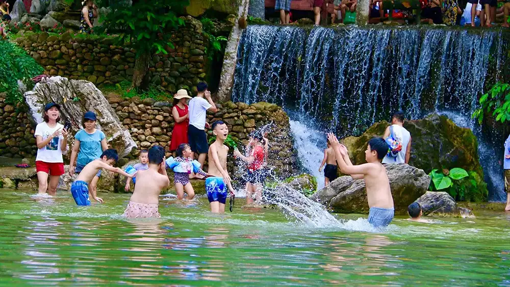 Tour du lịch Thái Nguyên - Bảo tàng văn hóa các dân tộc Việt Nam - Hang Phượng Hoàng, Suối Mỏ Gà 1 ngày